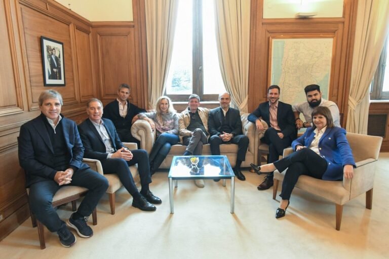 Nueva cumbre de la Mesa Política oficialista en la Casa Rosada con eje en la gestión y el Congreso