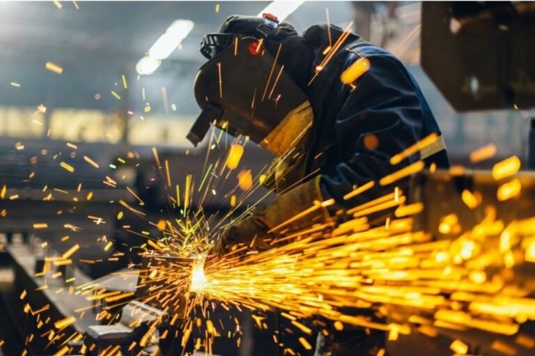Persiste el pesimismo en la industria manufacturera y los supermercados según datos del INDEC