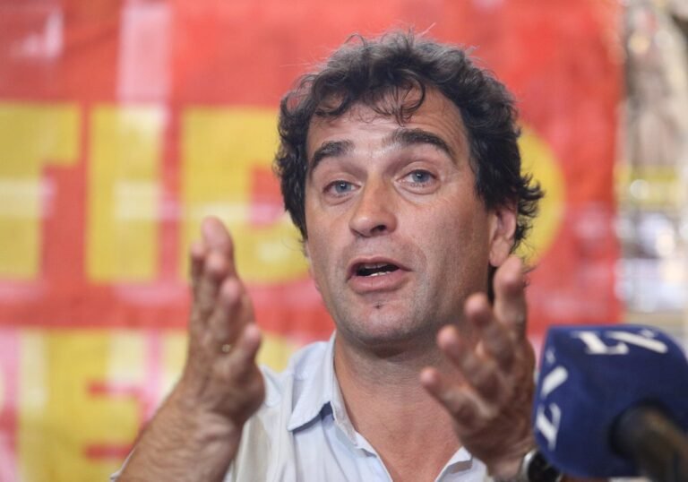Presentan una denuncia penal contra Javier Milei y Luis Caputo por no acatar la Ley de Financiamiento Universitario