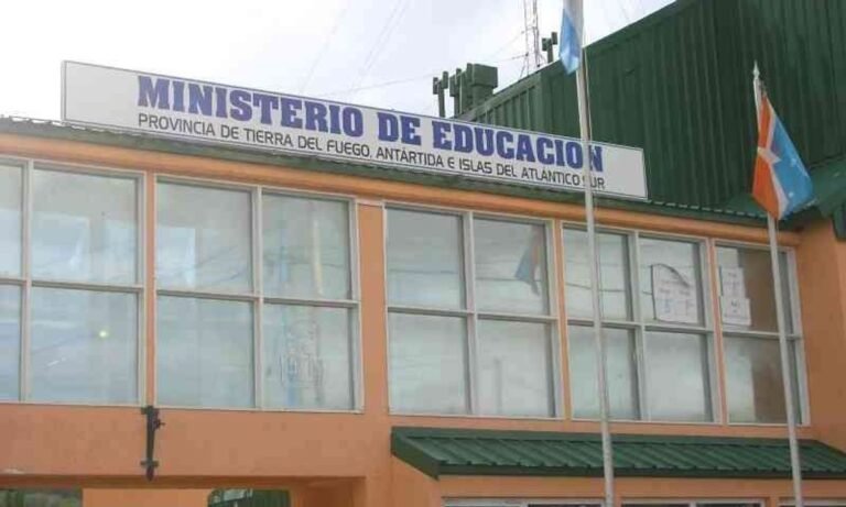 Problemas de conectividad obligan a extender el plazo para un concurso docente en Tierra del Fuego
