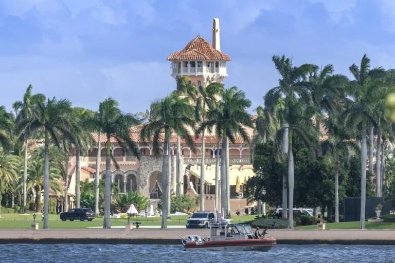 Donald y Melania Trump emiten su voto adelantado en Florida previo a un acto político