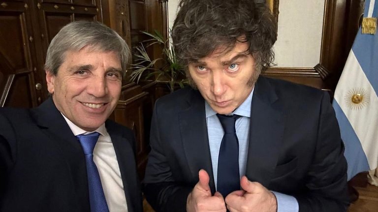 El Gobierno proyecta contar con 125.000 millones de dólares hacia 2027 y ratifica la gestión de Caputo
