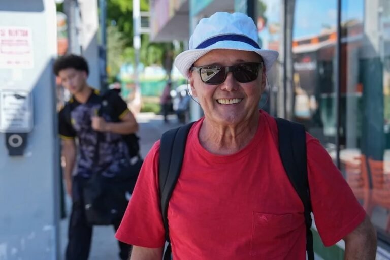 El electorado hispano de Miami oscila entre el apoyo a Trump, las críticas a las deportaciones y el recelo hacia el sector demócrata